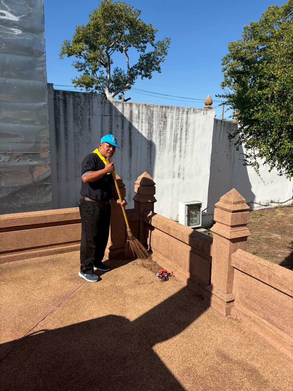 title - ส.ป.ก.ยโสธร ร่วมกิจกรรมจิตอาสาพัฒนา เนื่องในโอกาสวันคล้ายวันปราบดาภิเษก พระมหากษัตริย์แห่งกรุงธนบุรี (วันสมเด็จพระเจ้าตากสินมหาราช)